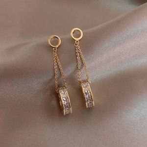 Ladies circular crystal gold earrings